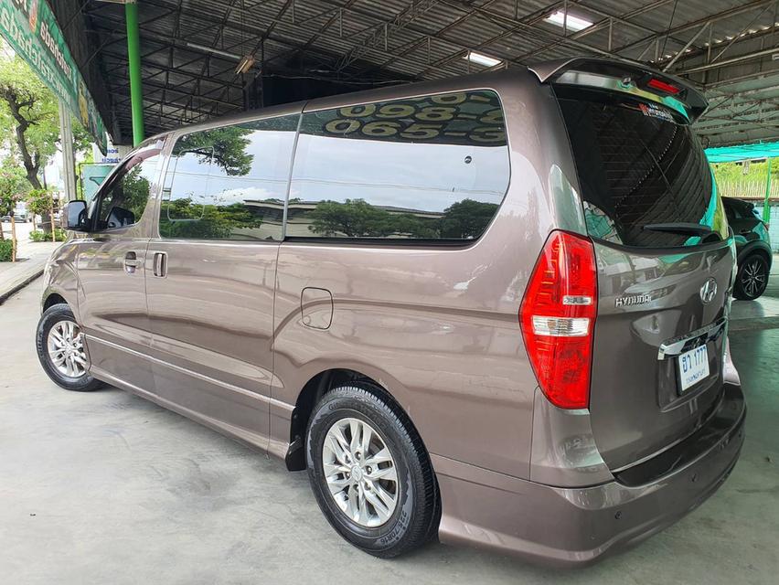 Hyundai H1 2.5 Elite สีน้ำตาล รถปลายปี 2015 จดปี 2016 2