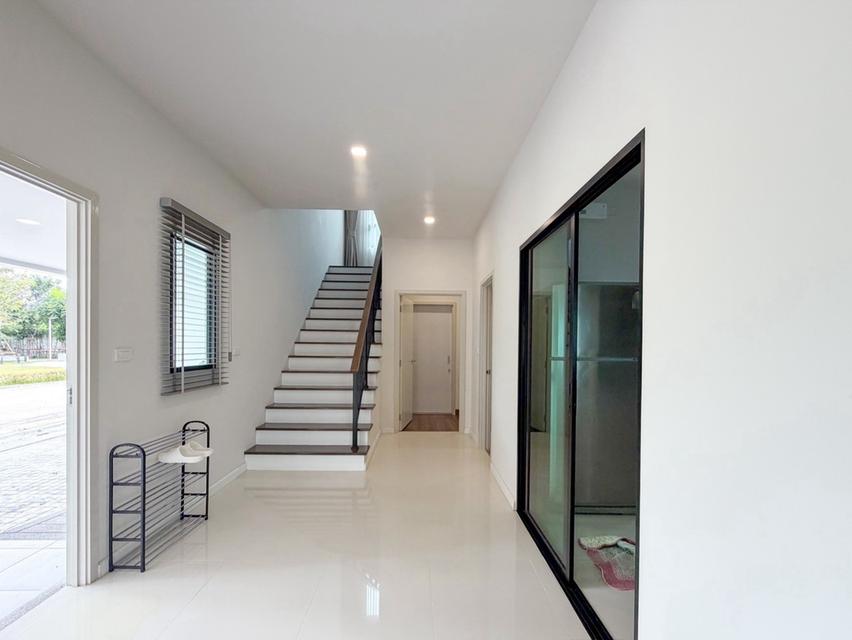 🏡🔥 ให้เช่าบ้านหรู BRITANIA BANGNA–SRIVAREE บ้านหลังมุมติดสวน! 4 ห้องนอน 5 ห้องน้ำ จอดรถ 3 คัน ค่าเช่า 79,000 บาท/เดื 7