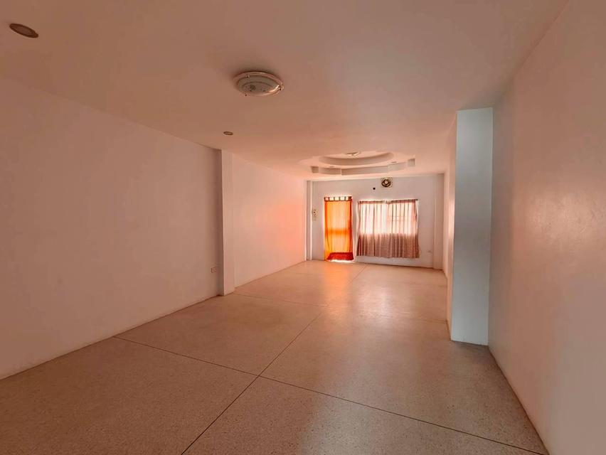 อาคารพาณิชย์ 3.5 ชั้น ซอยมิตรภาพ ซอย 15 ถนนมิตรภาพ ตำบลสุรนารี อำเภอเมืองนครราชสีมา จังหวัดนครราชสีมา 11