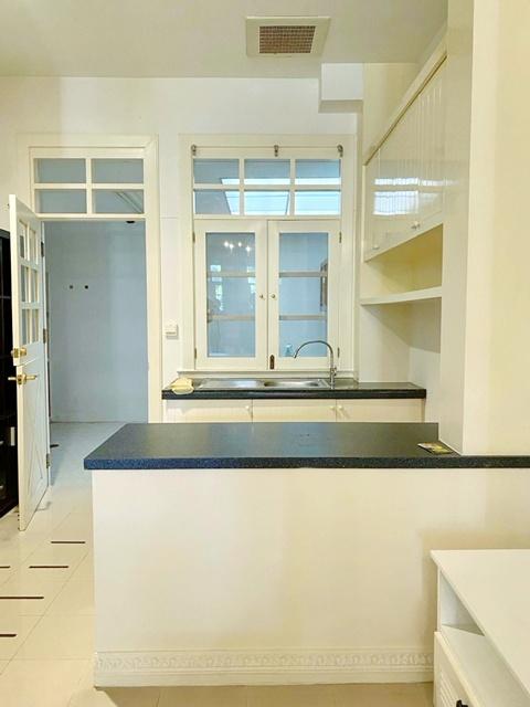 ให้เช่าทาวน์โฮม 3 ชั้น 4นอน หรูมาก รัชดาภิเษก40-48 BTSรัชโยธิน 800 ม. พร้อมเฟอร์ฯครบครัน 22ตร.วา. 264 ตร.ม. 3 น้ำ โฮมออฟ 6