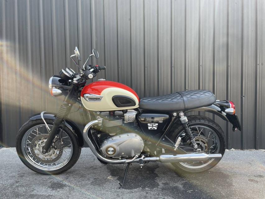 Triumph Bonneville T100 1