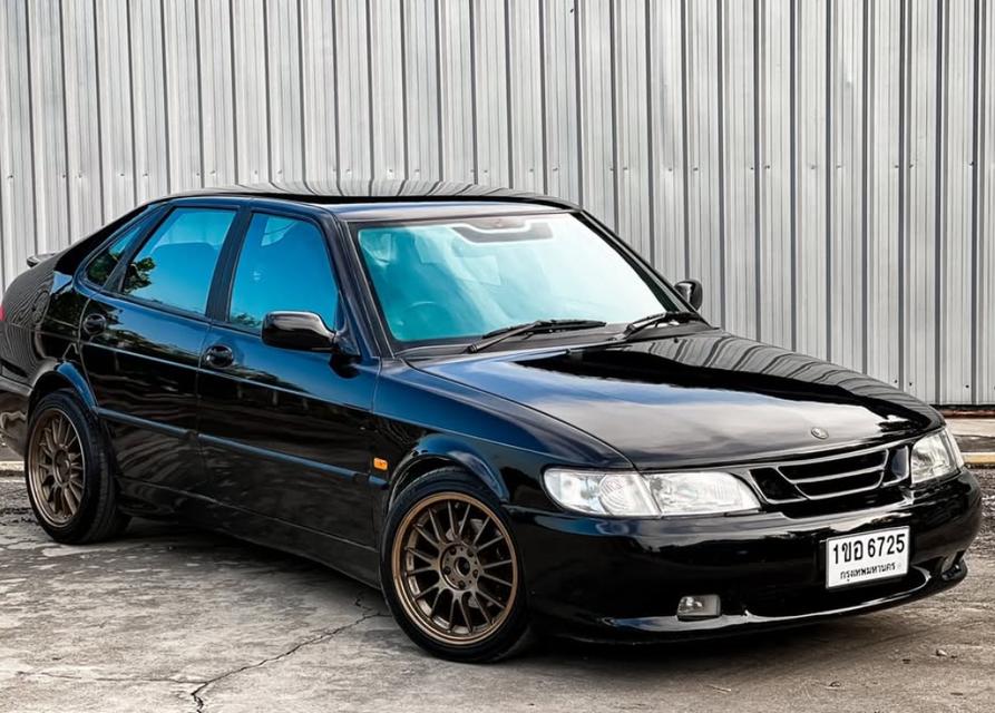 Saab 900 แต่งใหม่สวยๆ