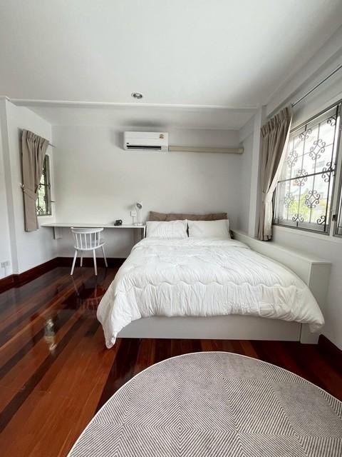 ให้เช่าบ้านเดี่ยว 2 ชั้น 100 ตรว. 4 ห้องนอน หมู่บ้านเมืองทอง 2 โครงการ 3 ซอยพัฒนาการ 53 ตรงข้ามโรงเรียนเตรียมพัฒฯ