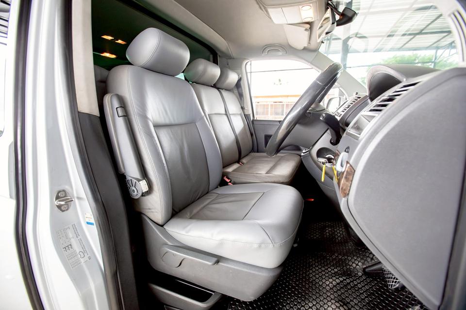 VOLKSWAGEN CARAVELLE 2.0 TDI ดีเซล ปี 2012 สีเทา มือเดียวป้ายแดง 9