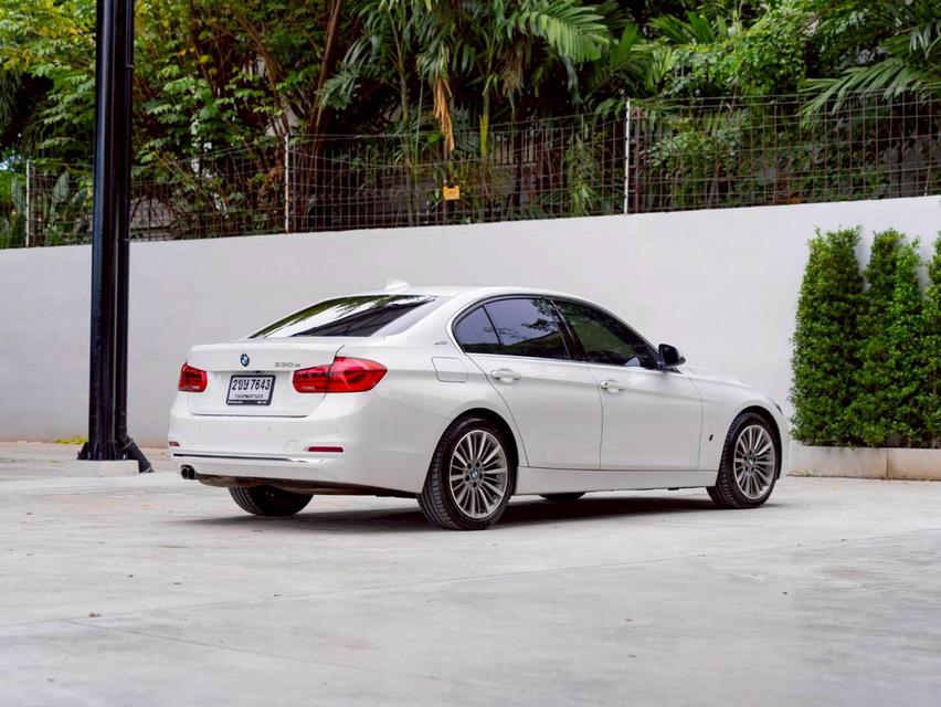 BMW 330e Luxury ปีจด 2017 3