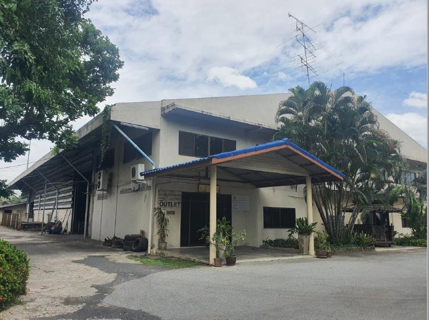 ที่ดินโรงงานและบ้านผู้บริหารหรู โรงงานพร้อมใบอนุญาต บ้านพักคนงาน โรงอาหาร ที่จอดรถ ป้อมยาม เนื้อที่ 9 ไร่  นครหลวง อยุธยา 35 ล้าน จาก 45 ล้าน 13