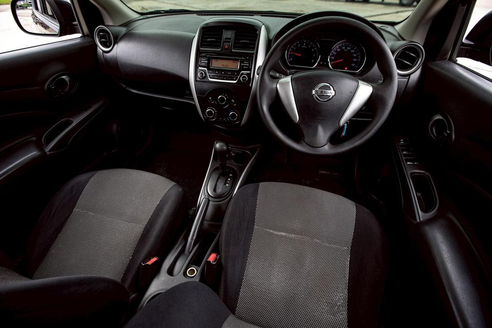 Nissan Almera 1.2E ปี 2015  สีดำ เกียร์ออโต้ 17