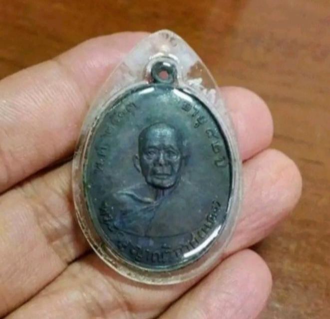 หลวงพ่อแดงเลี่ยมเก่า