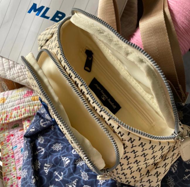 กระเป๋าสะพายข้าง MLB 3