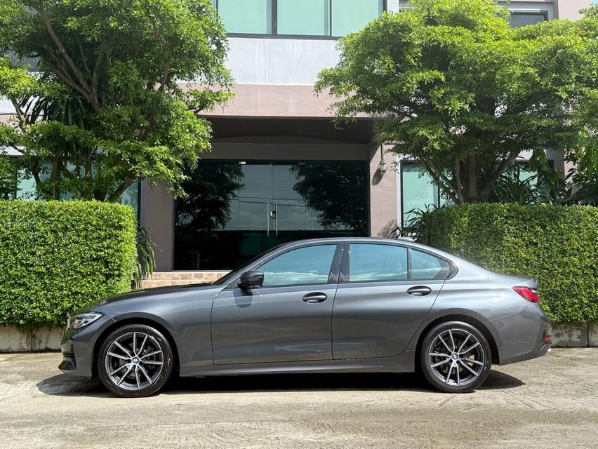 2020 BMW 320D LIMOUSINE รถมือเดียวออกป้ายแดง รถวิ่งน้อย เข้าศูนย์ทุกระยะ ไม่เคยมีอุบัติเหตุครับ