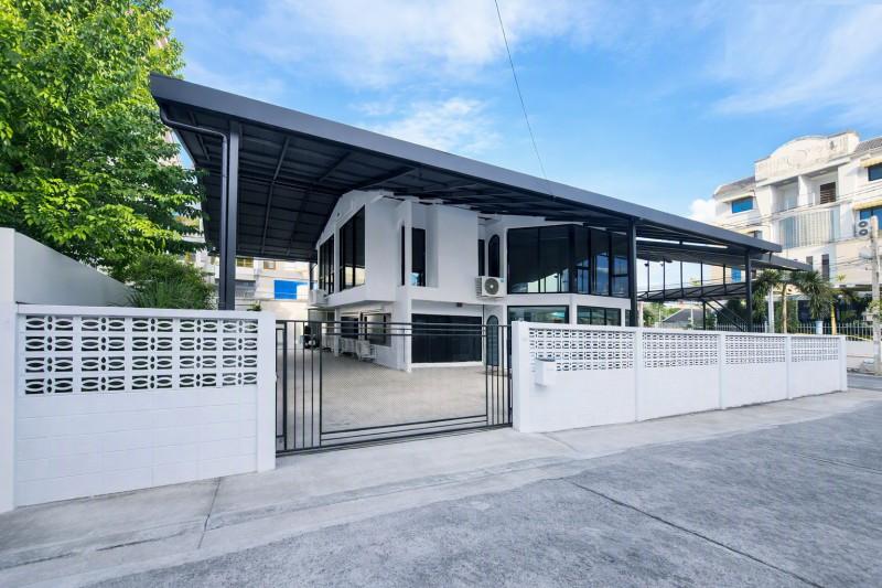 MRT สุทธิสาร 2.45กม.จอดรถได้ 12 คัน MRT โชคชัย4 1.86 กม. ให้เช่าอาคารสำนักงาน 2 ชั้น ย่านรัชดา ลาดพร้าว 4นอน 100ตร.ว. 52 1
