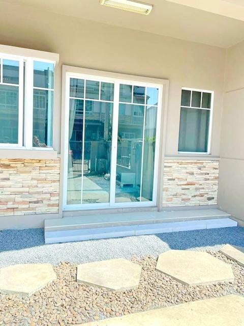 รพ.เพร้อมเฟอร์ฯเครื่องใช้ไฟฟ้า เทพารักษ์ 20 ตร.ว. ปาโล สมุทรปราการ 1.8กม. ให้เช่าทาวน์เฮาส์ 2ชั้น 2นอน อินดี้ BTS ศรีนคร 5