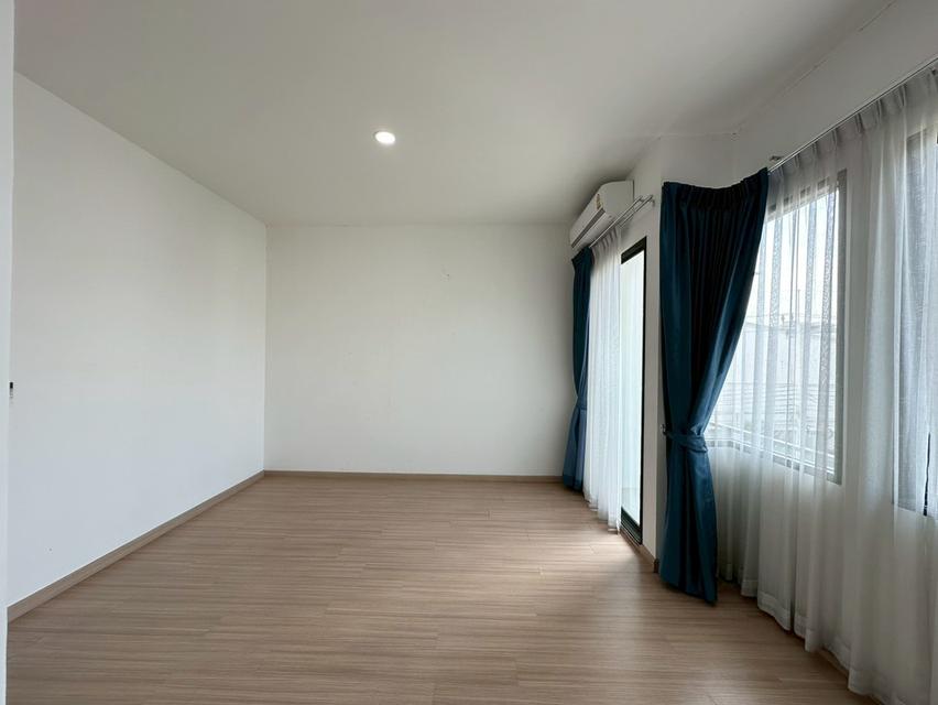 นาทีทองขายขาดทุน !!  J GRAND สาทร-กัลปพฤกษ์ ทาวน์โฮม 3 ชั้น หน้าบ้านไม่ชนใคร ติดถนนใหญ่กัลปพฤกษ์ เข้าออกสาทรสะดวก ใกล้รถไฟฟ้า MRT สายสีน้ำเงิน สถานีหล 15