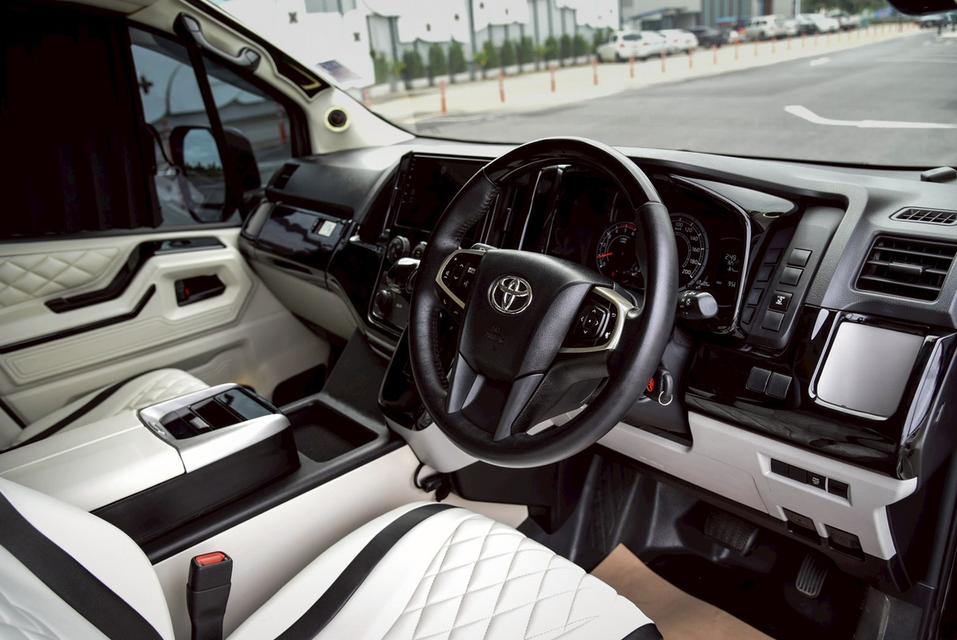 TOYOTA COMMUTER 2.8 AT 2021 ไมล์ 95,000 กม. แต่ง VVIP เกือบล้าน 15