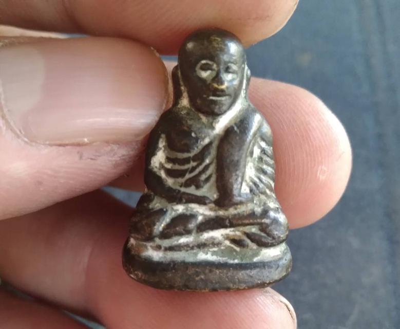 หลวงพ่อเงิน รุ่นปืนแตก รูปที่ 4