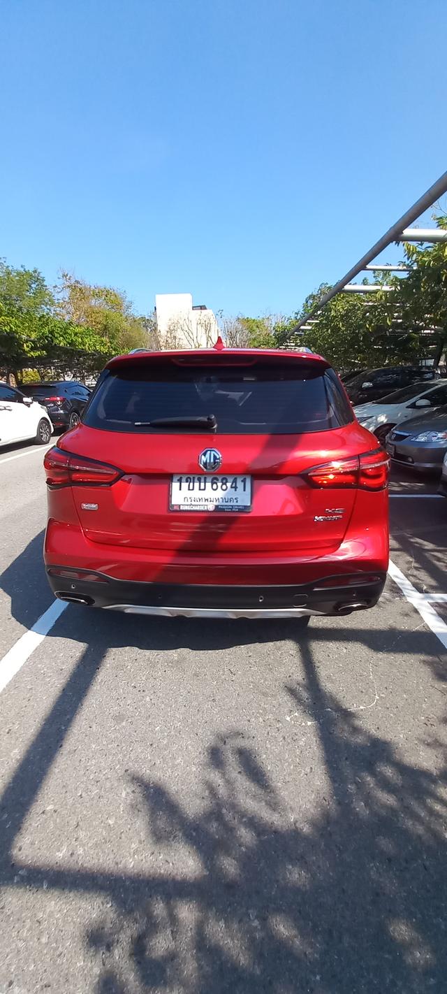 🔥 ขายด่วน! MG HS 1.5 X SUV ตัวท็อปสุด สีแดง 🔥 ✨ หลังคา Sunroof | รถบ้านมือเดียว | สภาพสวยมาก ✨ 📌 จดทะเบียน: ม.ค. 2021 📌 เครื่องยนต์: เบนซิน 1.5 Tu