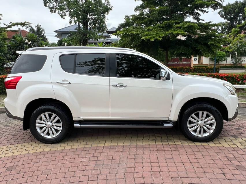 2019 Isuzu Mu-X 3.0 2WD รถ 7 ที่นั่ง ประวัติดี รูปที่ 6