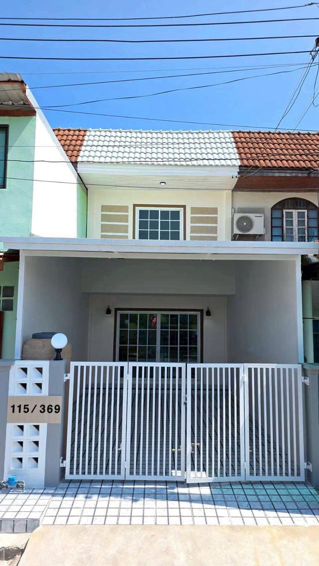 หมู่บ้านบัวทอง1 ติดรถไฟฟ้าสายสีม่วง สถานีคลองบางไผ่ ทาวน์เฮาส์ 2 ชั้น ตกแต่งใหม่พร้อมอยู่ หน้าบ้านไม่ชนใคร เป็นทุ่งนา 1