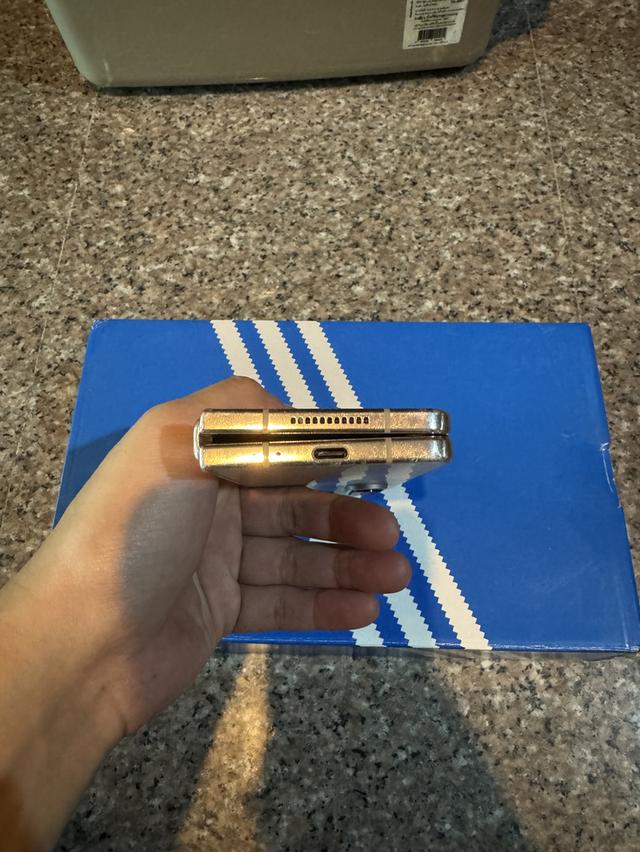 ขายๆๆๆถูกSamsungFold4 5G สีใหม่หายากBeige256กิ๊กสูนTrueสภาพสวยการใช้งานดีเยี่ยมทุกๆฟังชั่นเครื่องรีสโตได้ตลอดไม่มีติดแอคเค้าใดๆคับ   สภาพ: 90%   ราคา: 4