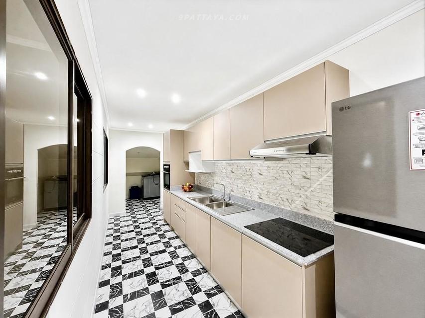 For Sale — House at Wantana Village, Pattanakarn Soi 1Good location house with easy access to Nern Plub Wan and Siam Country Club area. 4 bedrooms 4