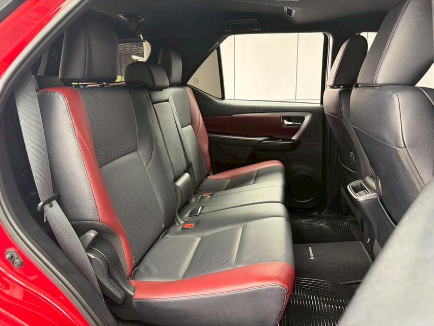 TOYOTA FORTUNER 2.4 LEGENDER BLACK TOP ปี 2022 โฉม ปี15-ปัจจุบัน (ป้ายสลับออก) รูปที่ 9