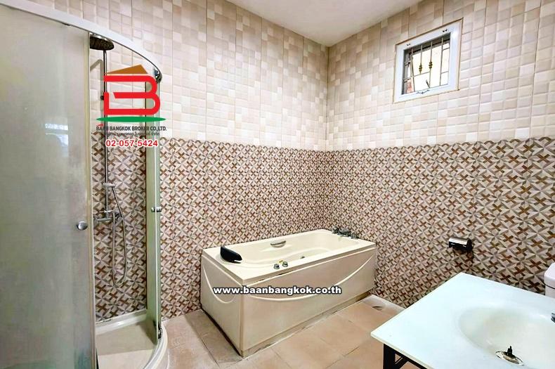 บ้านเดี่ยว เนื้อที่ 67.4 ตร.ว หมู่บ้านยาใจหนองโสน (ซอยเทศบาล 13) แยกปราณบุรี ถนนเพชรเกษม ตำบลเขาน้อย อำเภอปราณบุรี ประจวบคีรีขันธ์ 11