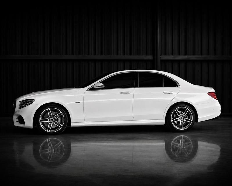 Mercedes Benz E350e AMG Dynamic Plug-in Hybrid 2018 เครื่องยนต์ เบนซิน 4 สูบ 2,000 cc. 299 แรงม้าไมล์ 63,xxx km - Warranty 1 year รูปย่อยที่ 3