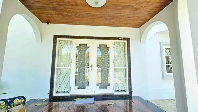 รร.สตรีวิทยา2 ย่านลาดพร้าว จัดเต็มเฟอร์ฯ 90ตร.วา.355 ตร.ม. 5นอน MRT วัชรพล 2.7กม. บ้านเดี่ยว 2 ชั้นหรูหรา 4 น้ำ 2