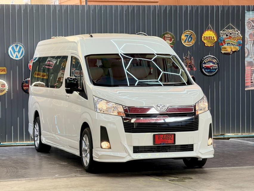 TOYOTA COMMUTER 2.8 Premium ป้ายแดง