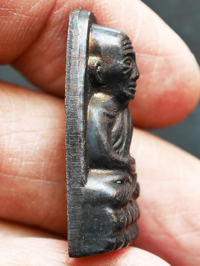 หลวงปู่ทวดเตารีด หลังหนังสือเล็ก.....เก่าๆ 9