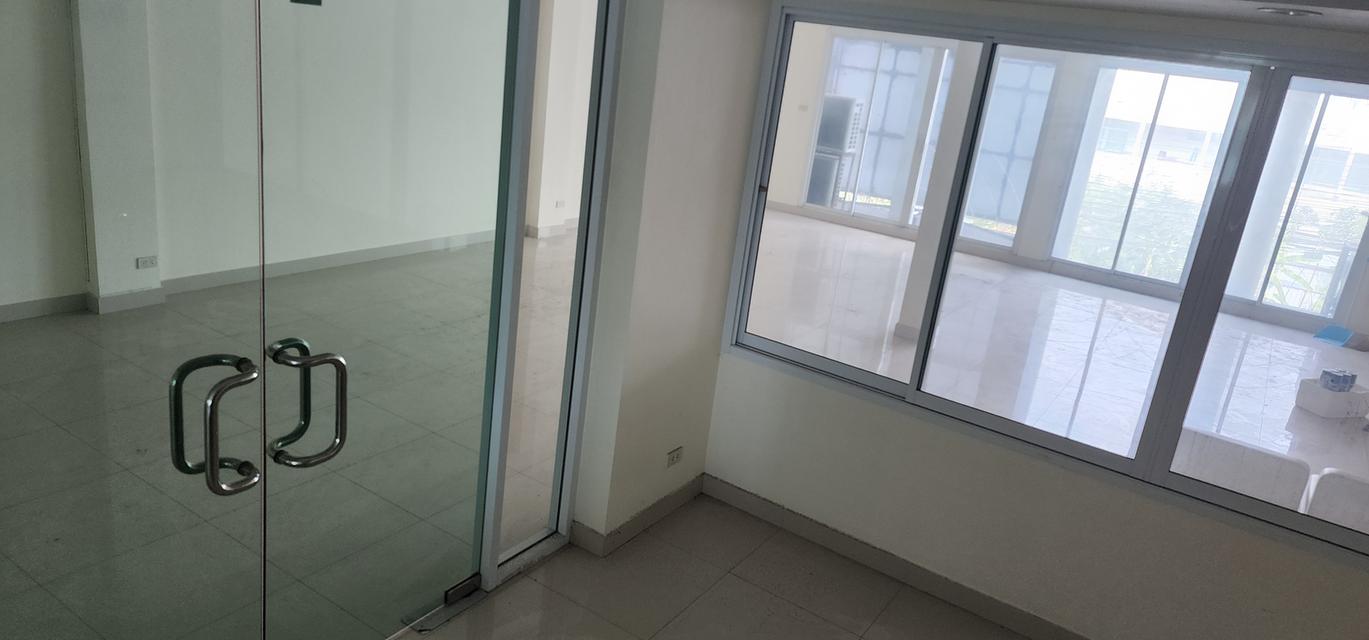 ตึกแถว 2 คูหาซอยรามคำแหง24 ใกล้Big Cรามคำแหง 3