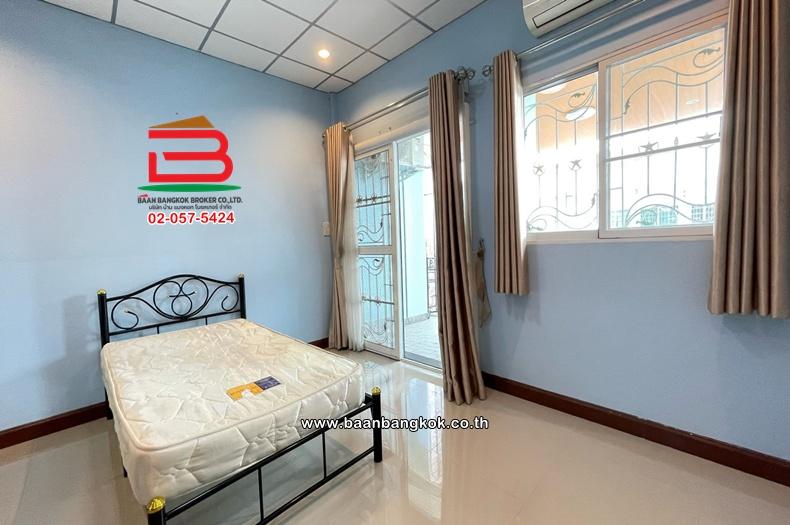 ทาวน์โฮม 2 ชั้น เนื้อที่ 20 ตร.ว. หมู่บ้านตะวันทอง 3 ซอย 2 (ซอยเพชรเกษม 69) ถนนเพชรเกษม แขวงหนองแขม เขตหนองแขม 12