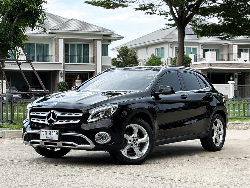 Mercedes Benz GLA200 Urban ปี 2018 W156 Facelift โฉมใหม่ ใช้น้อย 7 หมื่นโล ฝาท้ายไฟฟ้า ระบบแอร์ออโต้ Option เต็ม