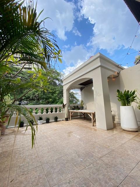 ให้เช่าทาวน์เฮ้าส์ขนาดใหญ่ 4 ชั้น 6 ห้องนอน เอกมัย ซอย 4 สุขุมวิท 63 พร้อมเฟอร์ ใกล้ BTS เอกมัย 8