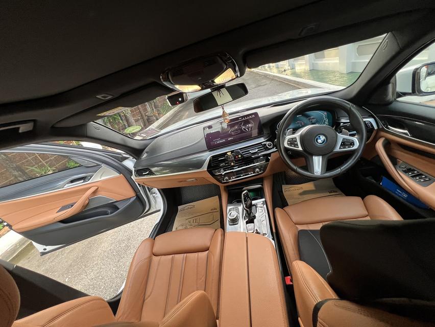 รหัสรถ KPV567 2022 BMW 530e Msprort