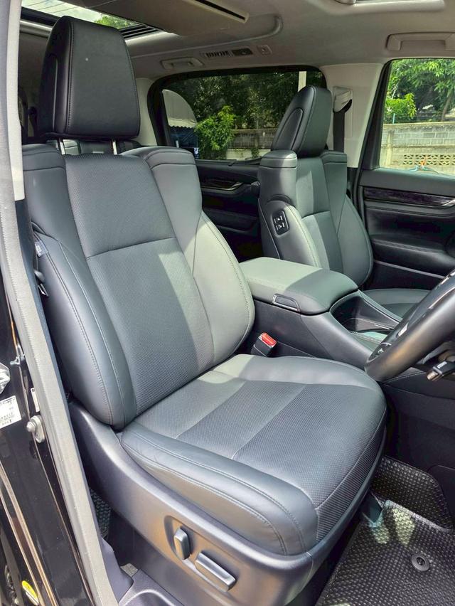 Toyota ALPHARD 2.5SC PACKAGE สีดำ ปี 2021 ไมล์ 40,000 กม.  8