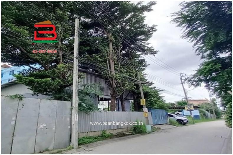 ที่ดินพร้อมสิ่งปลูกสร้าง ซอยลาดปลาเค้า 34 เนื้อที่ 104 ตรว. ใกล้ปั้มปตท.สาขาเกษตร-นวมินทร์ ถนนประเสริฐมนูกิจ แขวงจรเข้บัว เขตบางกะปิ กรุงเทพฯ 5