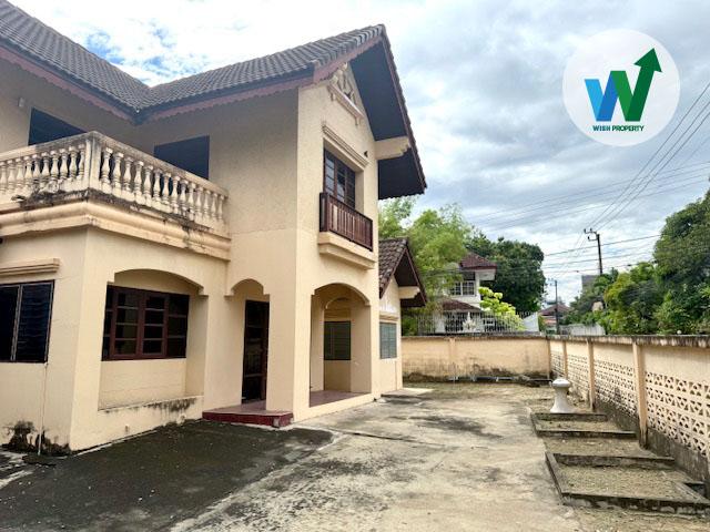 ขายที่ดินติดถนนอ่อนนุช พร้อมบ้านเดี่ยว 98 ตร.ว. แปลงมุม พื้นที่กว้าง มีห้องแม่บ้าน ใกล้รถไฟฟ้า BTS ทางด่วน มอเตอร์เวย์ 4