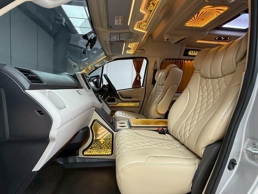 2019 TOYOTA COMMUTER, 2.8 โฉม ปี19-ปัจจุบันสีเทา เครื่องยนต์ 2.8 ดีเซล เกียร์ออโต้ ป้ายฟ้าแท้ รูปย่อยที่ 4
