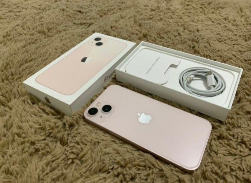 iPhone 13 สีชมพู