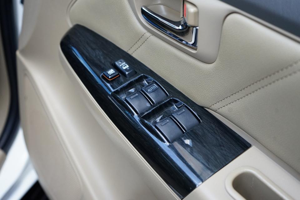 2012 TOYOTA FORTUNER 2.7V 13