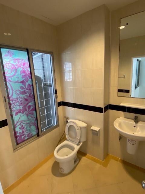 ขายทาวน์โฮม 3 ชั้นเนื้อที่ 20 ตร.วา บ้านกลางเมือง สวิสทาวน์ เกษตร นวมินทร์ ประเสริฐมนูกิจ 25  4