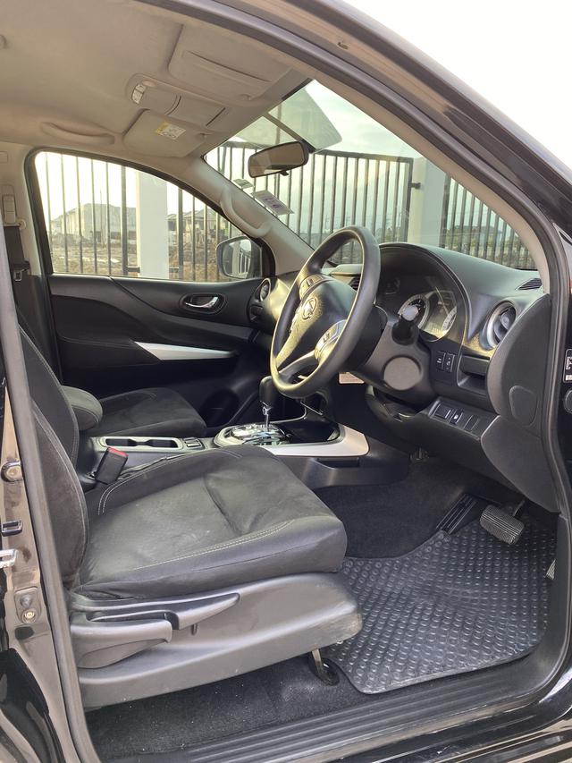 ขาย รถบ้าน Nissan Navara Calibre EL 4ประตู ปี 2015  3