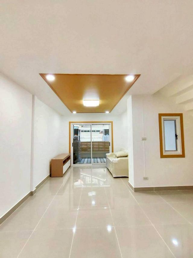 หมู่บ้านบัวทอง4      8