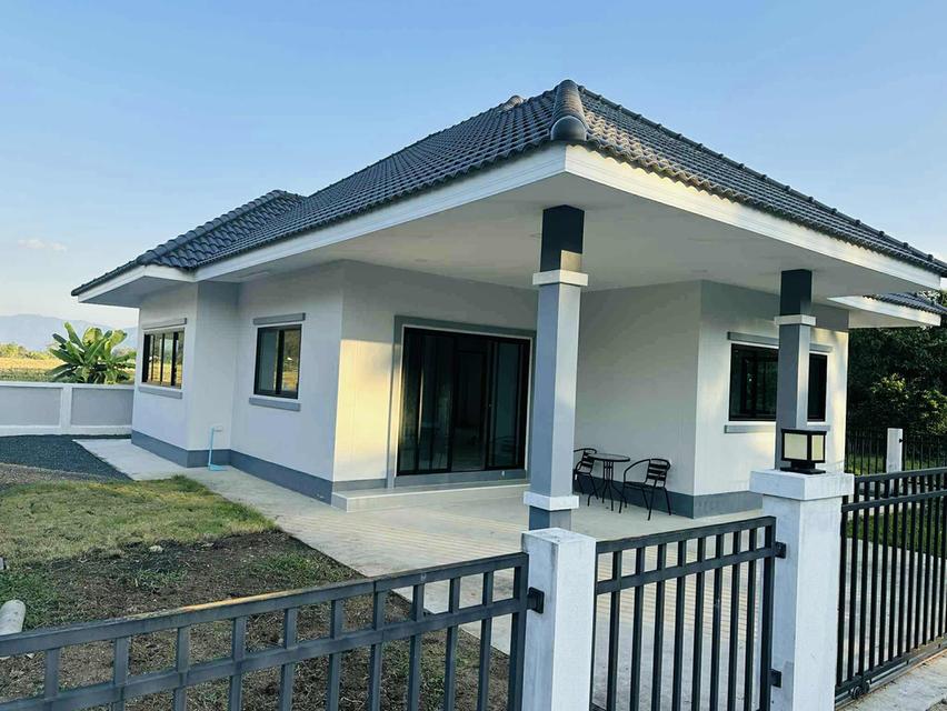 ขายบ้านเดี่ยวแปลงมุม น้ำไม่ท่วม ใกล้ศูนย์ราชการอ.สันกำแพง 1 กม. ซื้อภายในเดือนนี้มีของแถมเพิ่ม ราคาเพียง 2.25 ลบ. ฟรีโอน 6