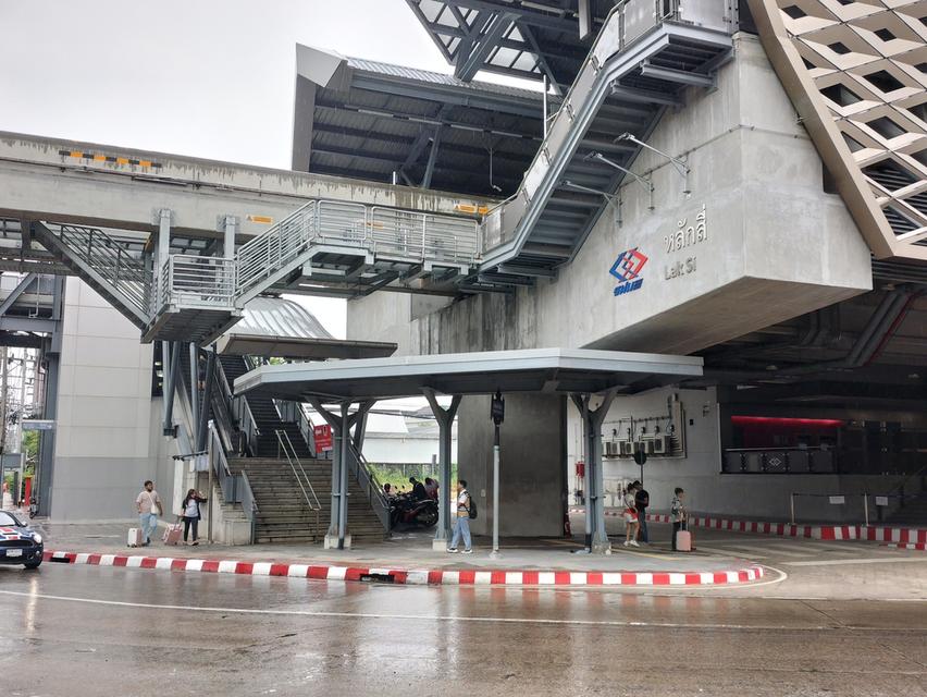 อาคารพาณิชย์ สี่แยกหลักสี่ 4 ชั้น 2 ห้องและอาคาร 3 ชั้น 2.5 ห้อง 4 นอน 3 น้ำ ใกล้จุดตัด สถานีรถไฟฟ้า BTS สายสีชมพู และรถไฟฟ้า ร.ฟ.ท. สายสีแดง 1