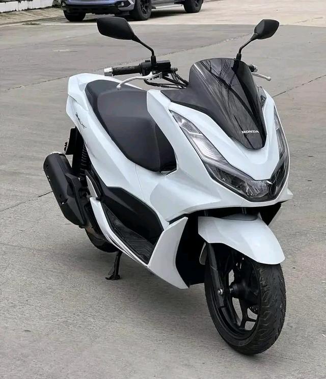 Honda PCX สีขาว 2