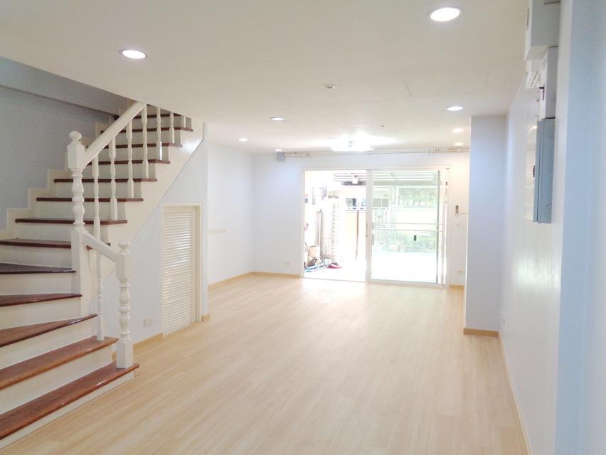 🚩 บ้านรีโนเวท ทาวน์โฮม 3 ชั้น 18 ตารางวา โครงการ เดอะ รีโน่ นวมินทร์ ติดห้างโลตัสนวมินทร์ 8