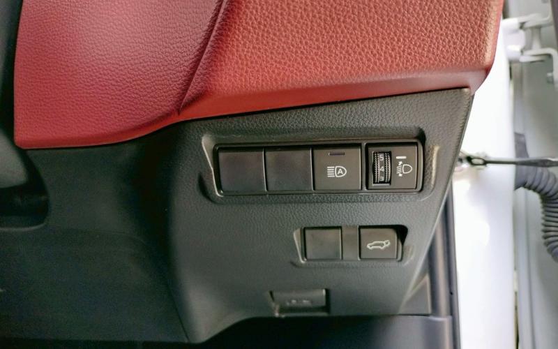 TOYOTA COROLLA CROSS 1.8 HYBRID PREMIUM SAFETY ปี 2020 10
