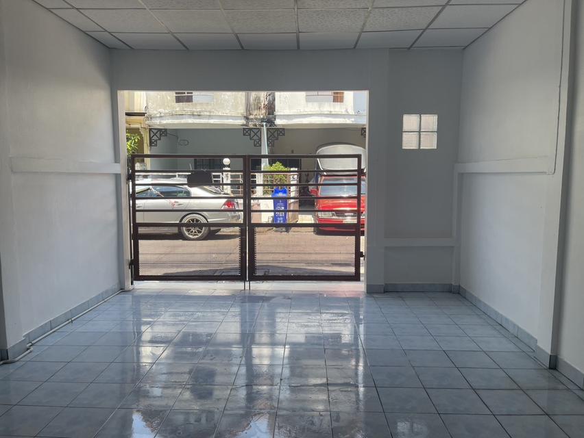 ขายทาวน์เฮ้าส์ 2 ชั้น หมู่บ้านเลิศอุบล ซอยพระยาสุเรนทร์44 ถนนรามอินทรา 2